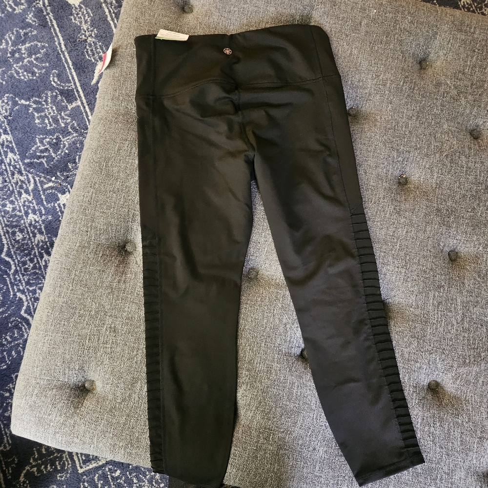 NWT Gaiam women's black leggings